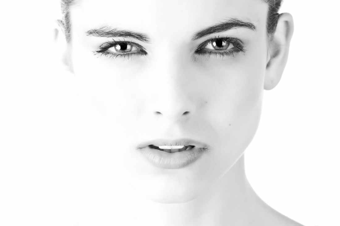 model-face-beautiful-black-and-white-407035.jpeg